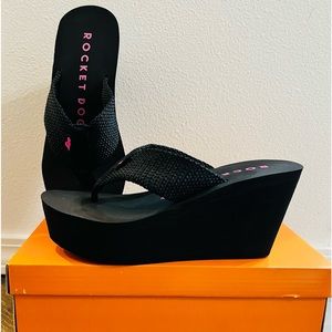 Rocket Dog Crush flip flops